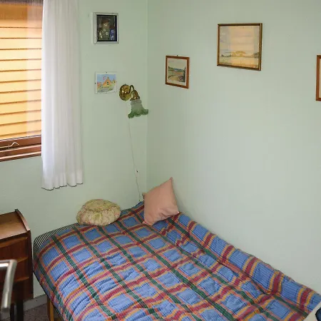 Three-bedroom Holiday In * Халс