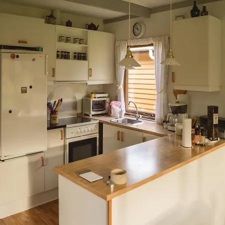 Three-bedroom Holiday In * Халс